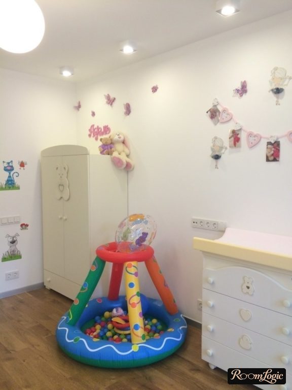 wall decoration in girls' room