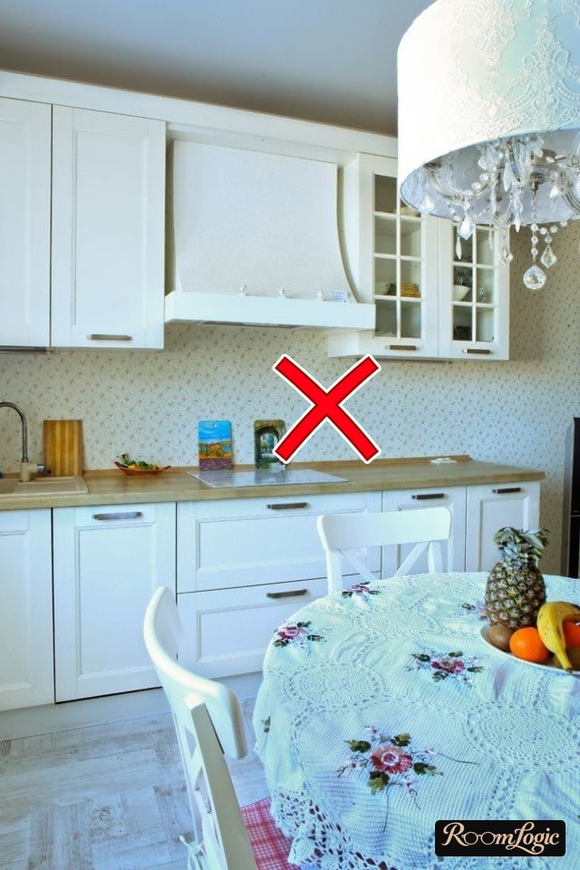Wallpaper error in a Provence-style on the kitchen
