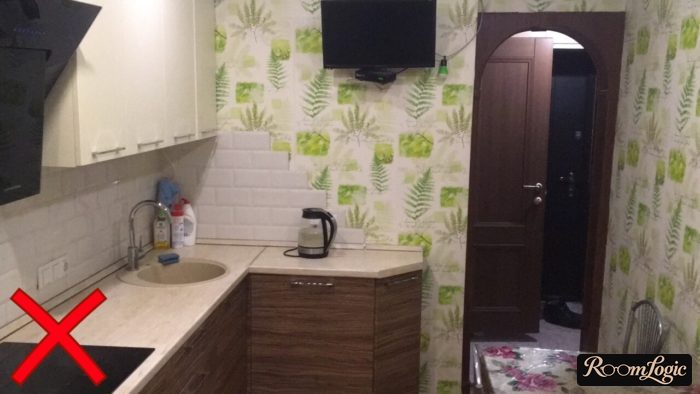 wallpaper for the kitchen in a tiny apartment with paparani patterns