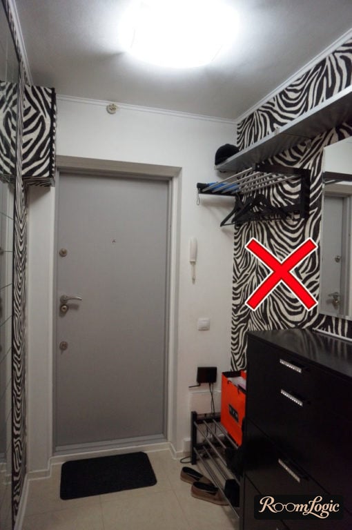 wallpaper in the interior of a small entryway