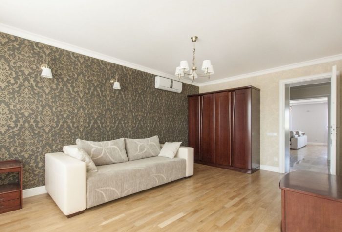 wallpaper in the living room