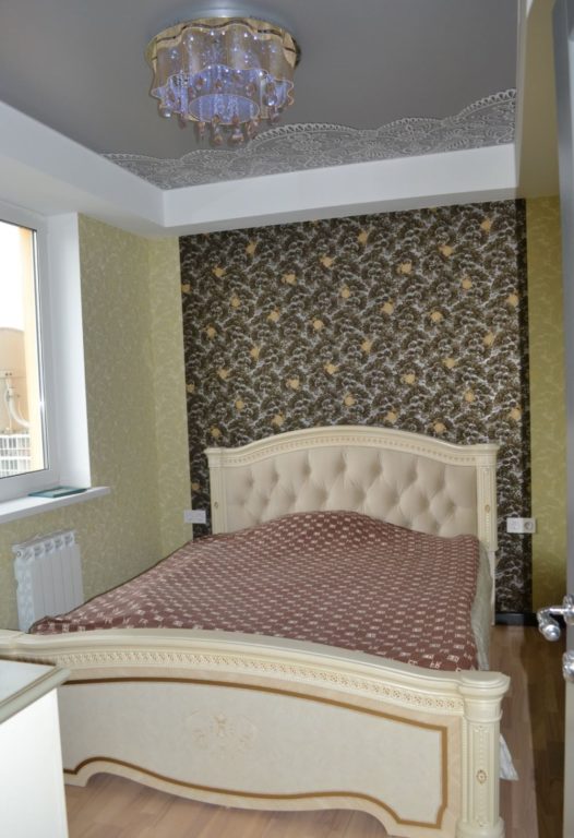 wallpaper with pattern in narrow bedroom