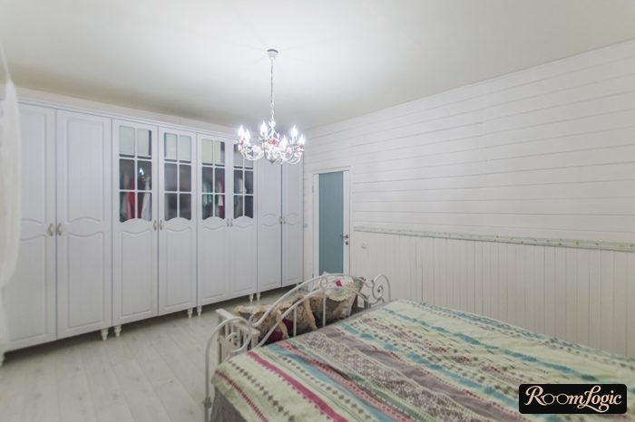 wardrobe at the foot of the bed in kids' room for teenage girl