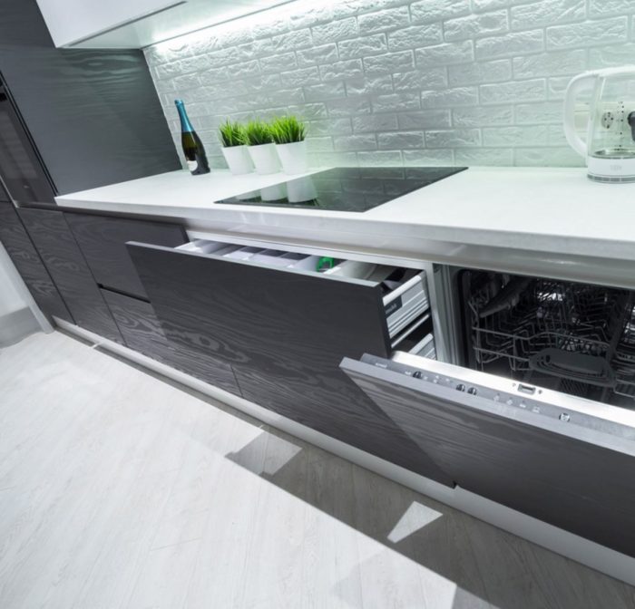 White brick backsplash