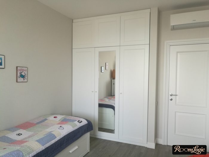 white ceiling-to-floor wardrobe in the kids’ room