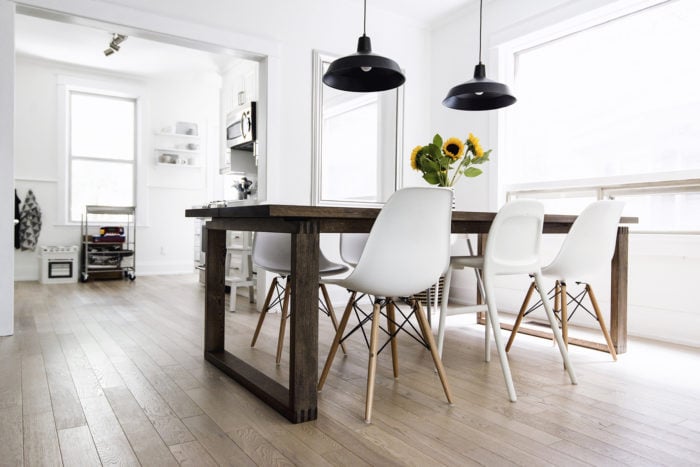 White chairs with wooden legs in a Scandinavian style