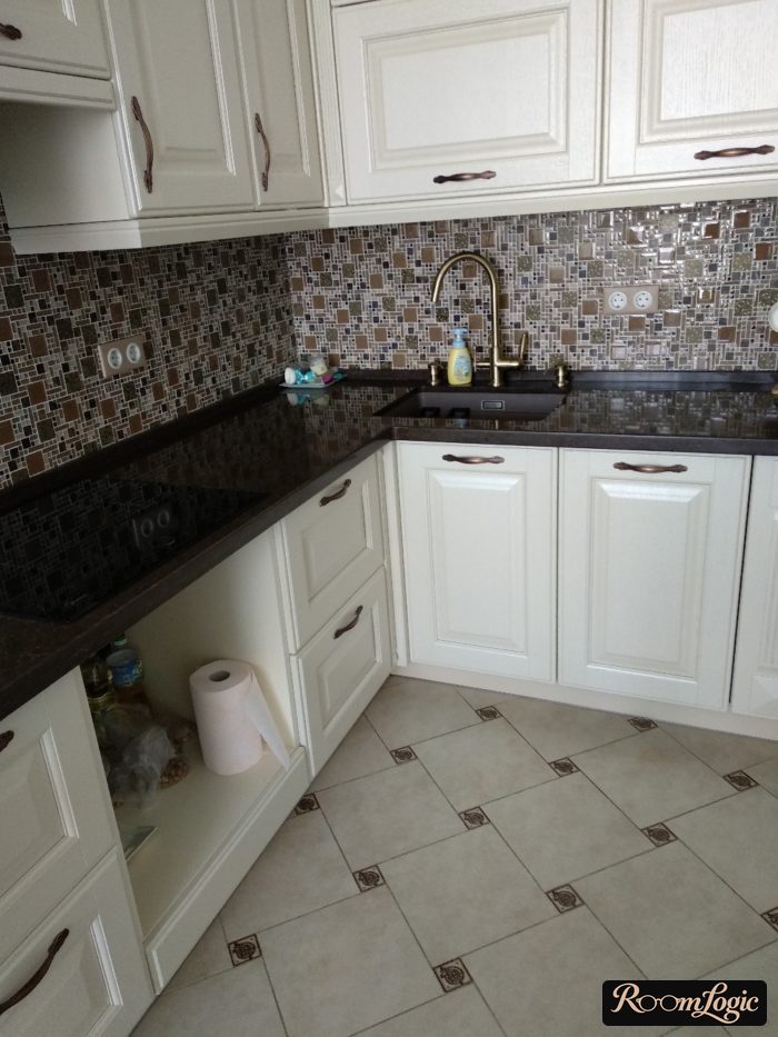 White corner kitchen in modern classic style