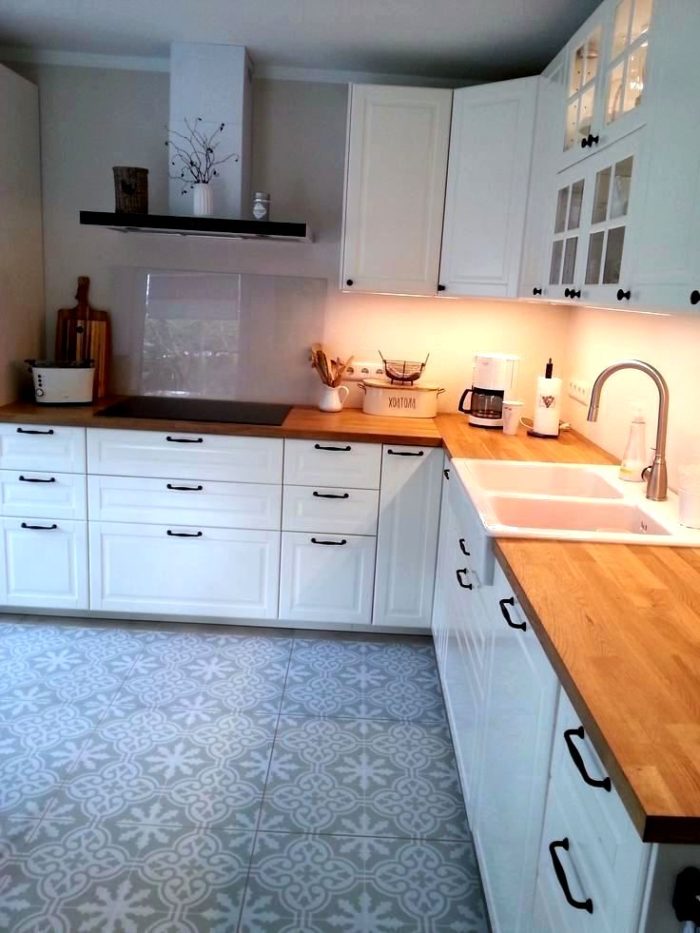 white corner kitchen in scandi style