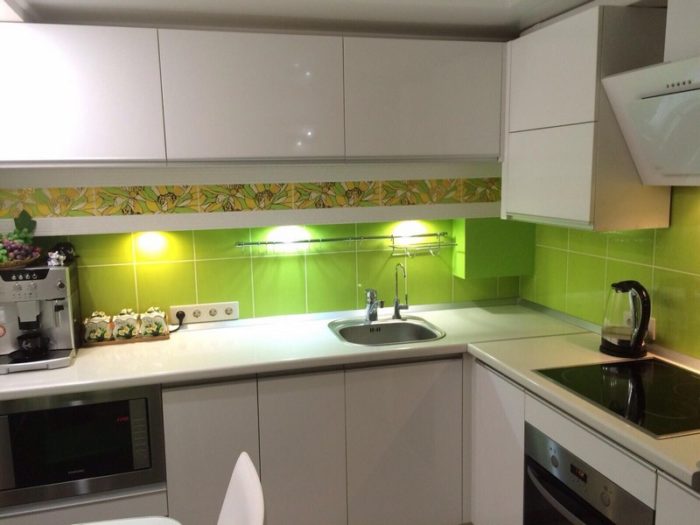 White kitchen with a lime-green backsplash