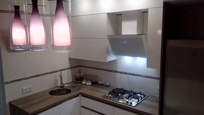 white kitchen with countertops in white oak with gray tones