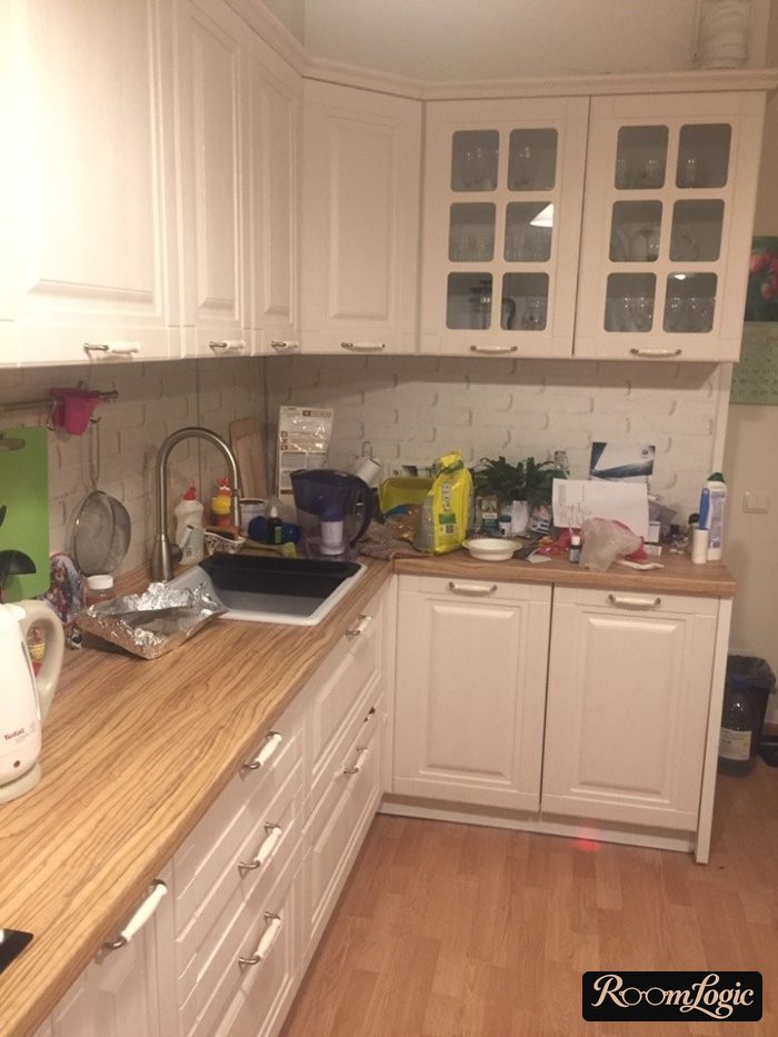 White matte fronts and wooden countertop in a classical kitchen style