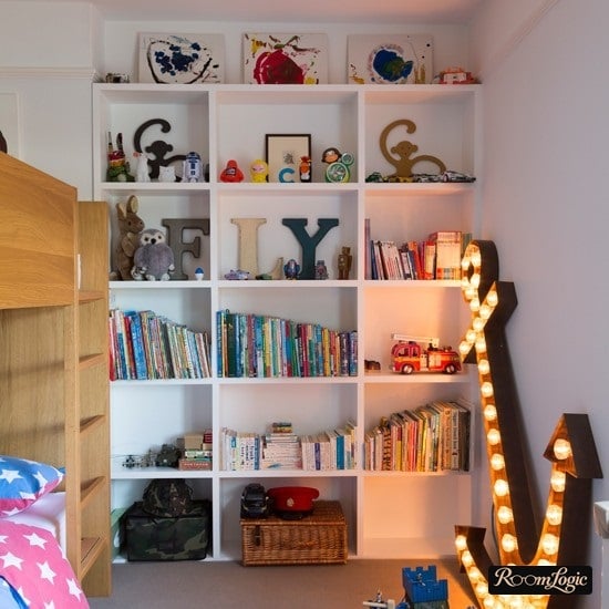 White shelf unit with shelves in the kids’ room