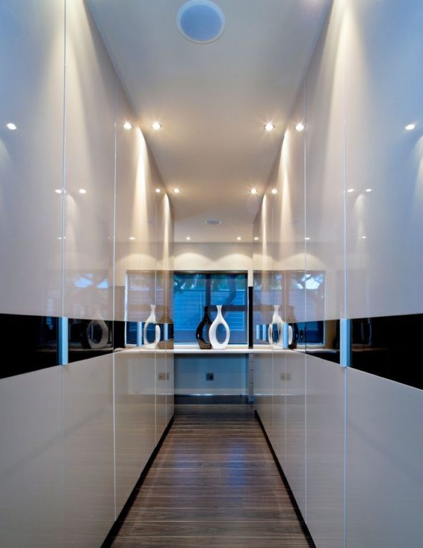 White stretch ceiling in the hallway