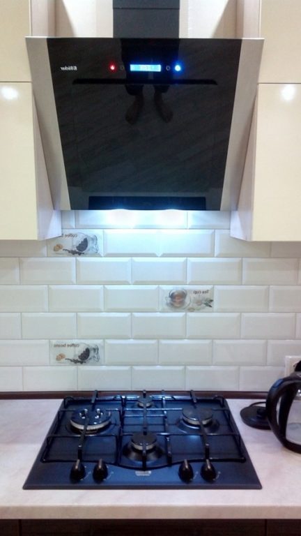 White subway tile with inserts on the kitchen backsplash