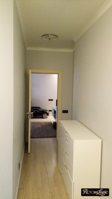 White vanity unit in the hallway