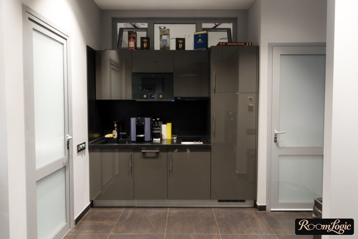 white walls for the gray glossy kitchen