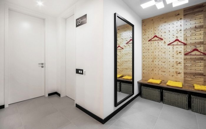 White walls in the large entryway