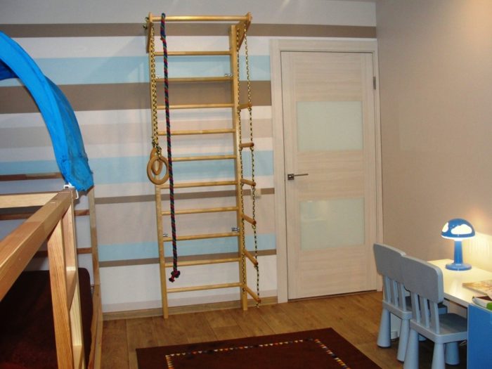 wooden wall bars in kids’ room